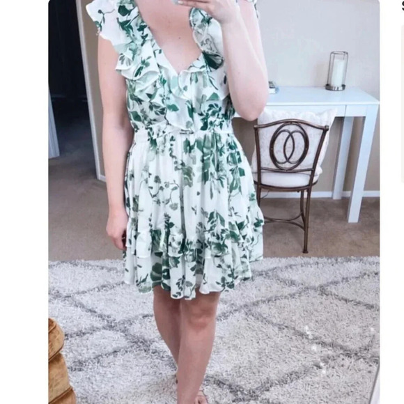 Abercrombie Ruffle Flutter Sleeve Mini Dress Green Floral Size Small Tall - Picture 4 of 10